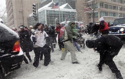 暴風(fēng)雪持續(xù)襲擊美國(guó)東部 多地進(jìn)入緊急狀態(tài)