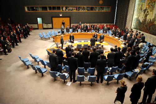 聯(lián)合國(guó)總部降半旗向海地地震遇難者致哀(組圖)