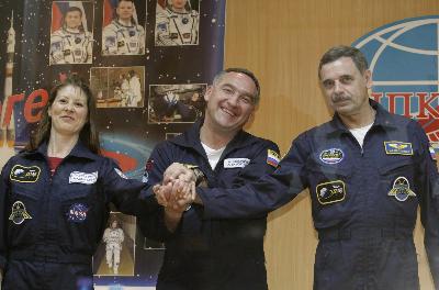 俄宇宙飛船順利發射 搭載3名宇航員去空間站