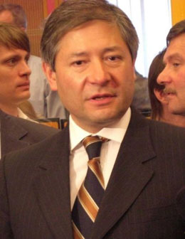 俄高官收入四大怪 總理比總統多下屬比上司多