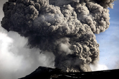 英國希斯羅機場關閉 冰島火山或影響歐洲數十年