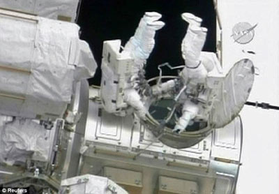 國(guó)際空間站停電 宇航員太空行走被晾半小時(shí)