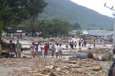 印尼東部強降雨引發(fā)洪災 至少86人死亡數(shù)千人無家可歸
