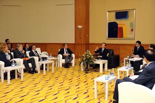 文化是人民交往的牢固紐帶 溫家寶與中土文化界知名人士座談側記