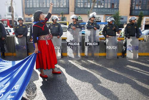 組圖：秘魯首都爆發(fā)大規(guī)模示威 抗議政府建水電站