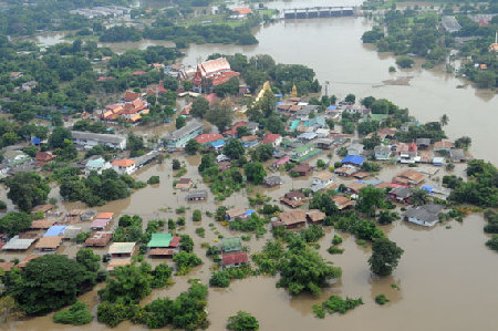 泰國洪水逼近曼谷市中心 59人死亡320萬民眾受災