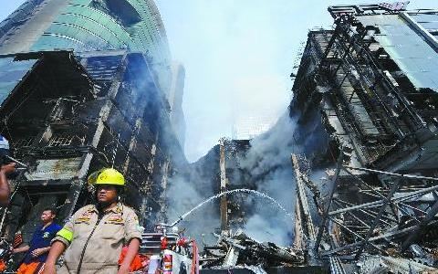 曼谷世貿中心商場內腳手架坍塌 2人死亡6人受傷