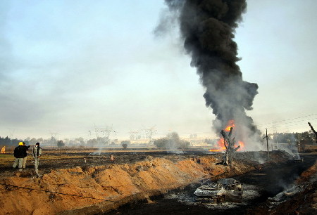 墨西哥輸油管道爆炸現場