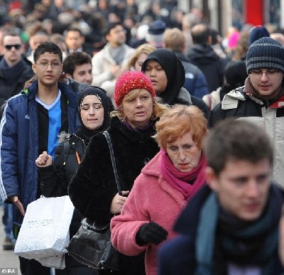 歐洲多國圣誕節遭遇強降雪 陸空交通困難旅客受罪