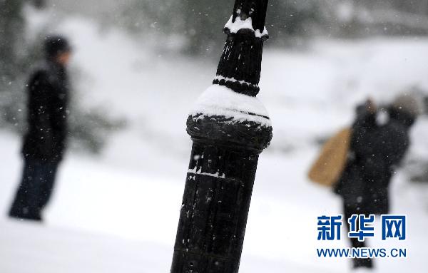 紐約遭暴風(fēng)雪襲擊 部分地區(qū)能見(jiàn)度為零