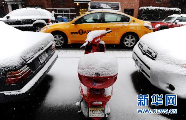 紐約遭暴風雪襲擊 部分地區(qū)能見度為零