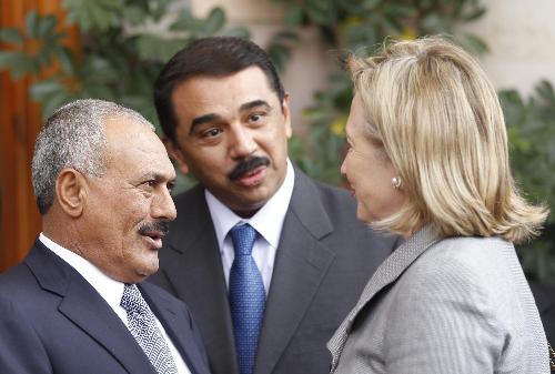 希拉里突訪也門促加大反恐力度 擬收購部落重武器