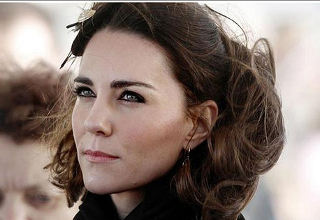 首次與威廉共同出席活動 英國“準王妃”表現出色