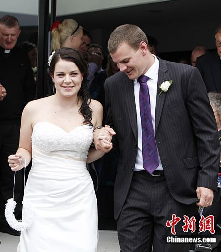 新西蘭舉行震后首場(chǎng)婚禮