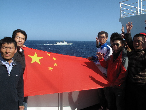 海軍“徐州號(hào)”在地中海為我撤僑游輪伴航