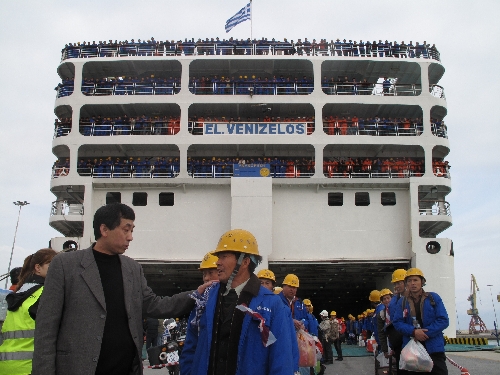 乘坐希臘游輪自利比亞撤出的中方人員抵達(dá)希臘（圖）