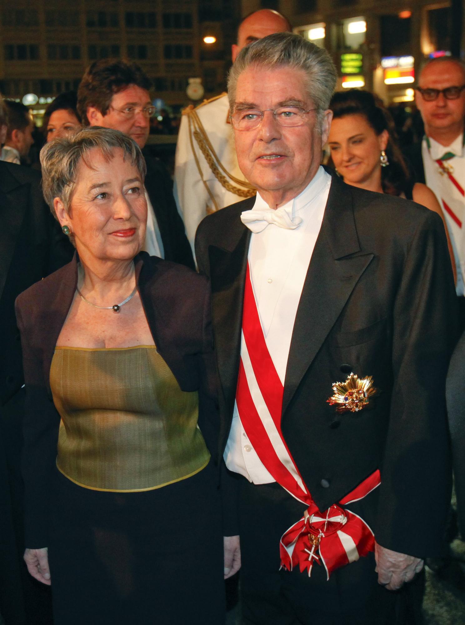 意總理緋聞女郎魯比出席維也納舞會 奧地利一片嘩然