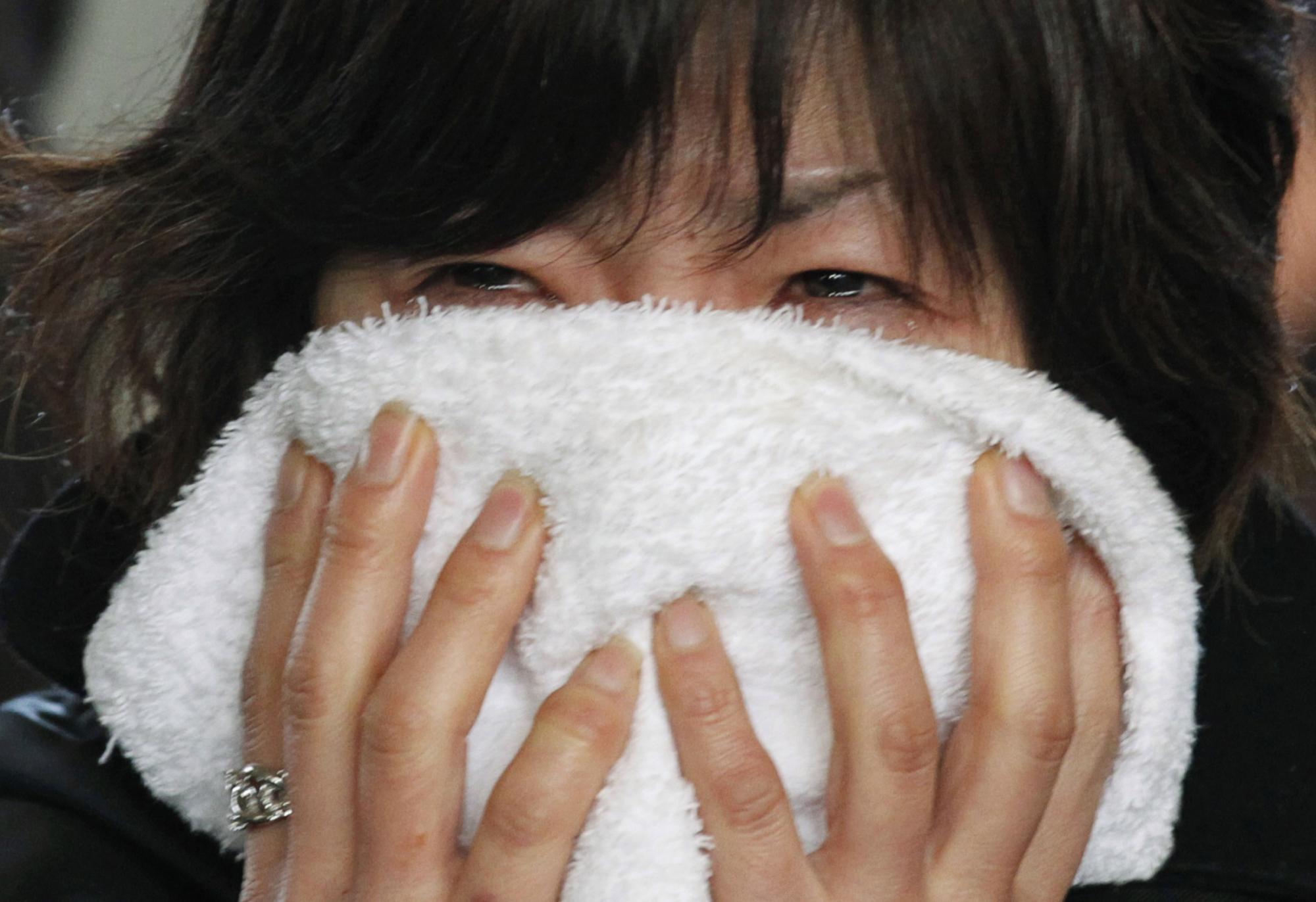 組圖：日強震廢墟中的家庭合影 救援人員全力搜救