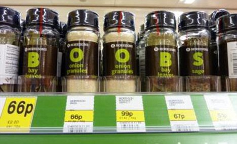 英國超市調料架上演“臟字秀” 店員們很抓狂