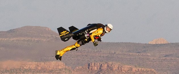 瑞士“火箭人”8分鐘飛越大峽谷 勇氣令人嘆為觀止