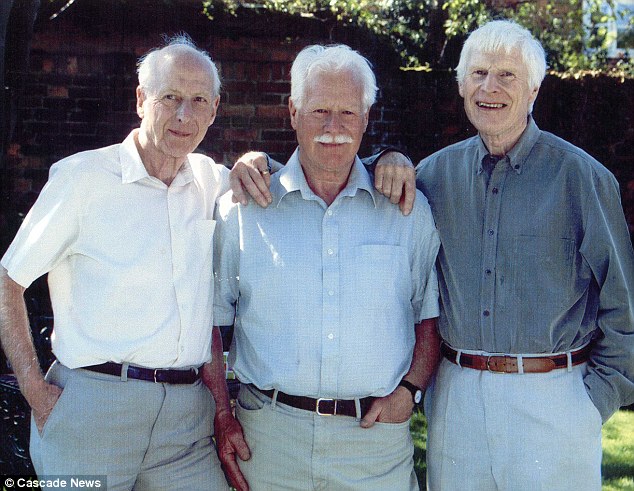 英最年長三胞胎度過80歲大壽 “紅頭發男孩”轟動一時