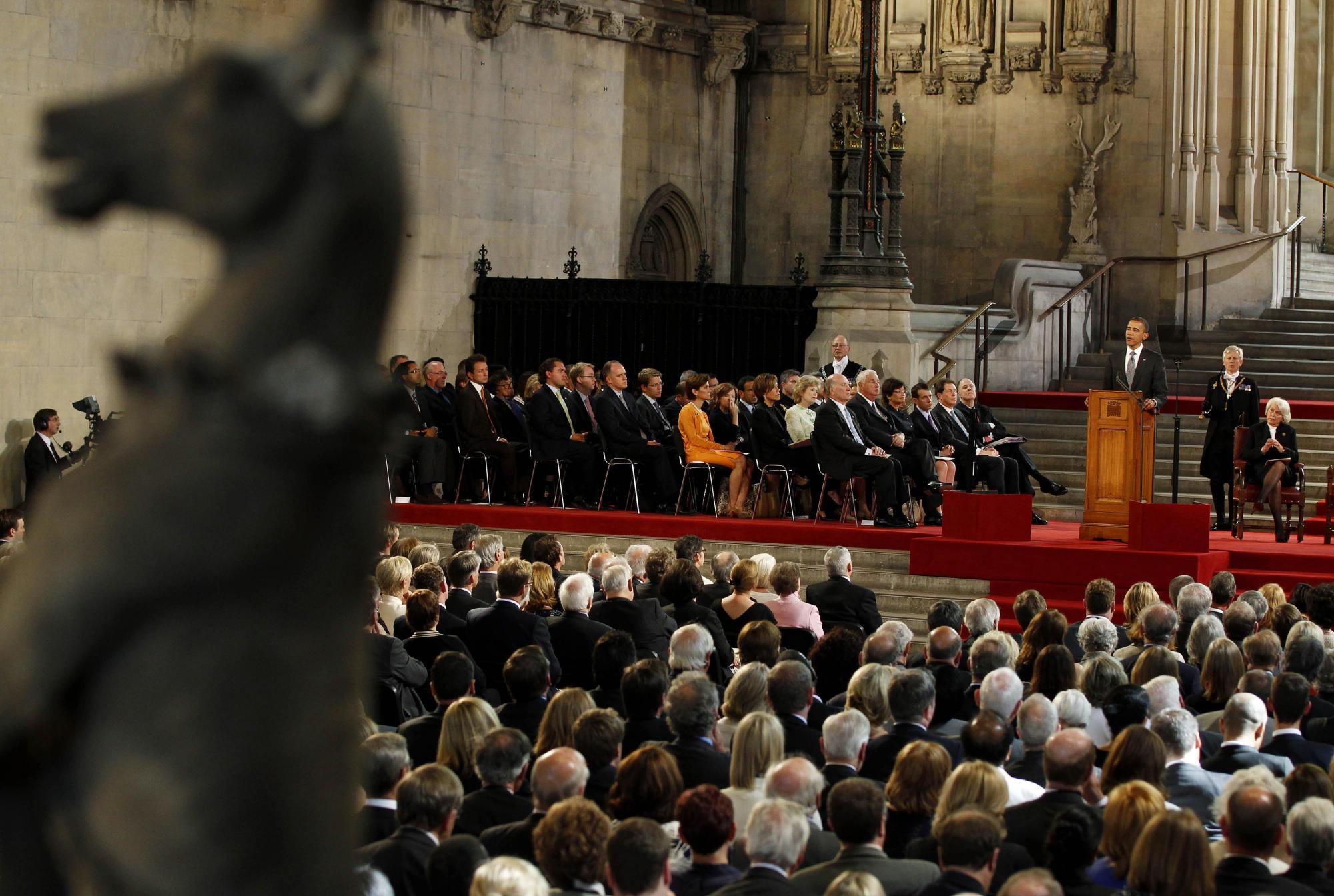 奧巴馬訪英稱西方仍領導世界 警告卡扎菲必須下臺