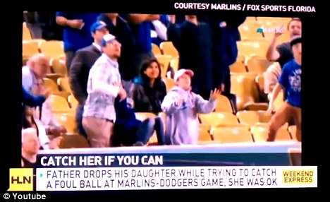 美國球迷老爸為接棒球致女兒“倒栽蔥” 招網友責罵