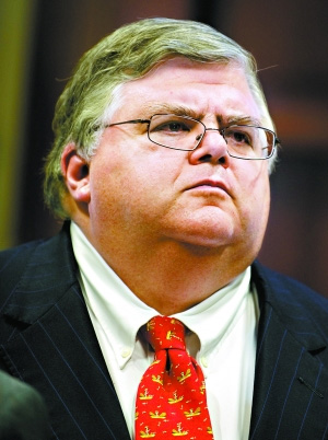 拉加德成為IMF首位女總裁 中國專家稱“實至名歸”