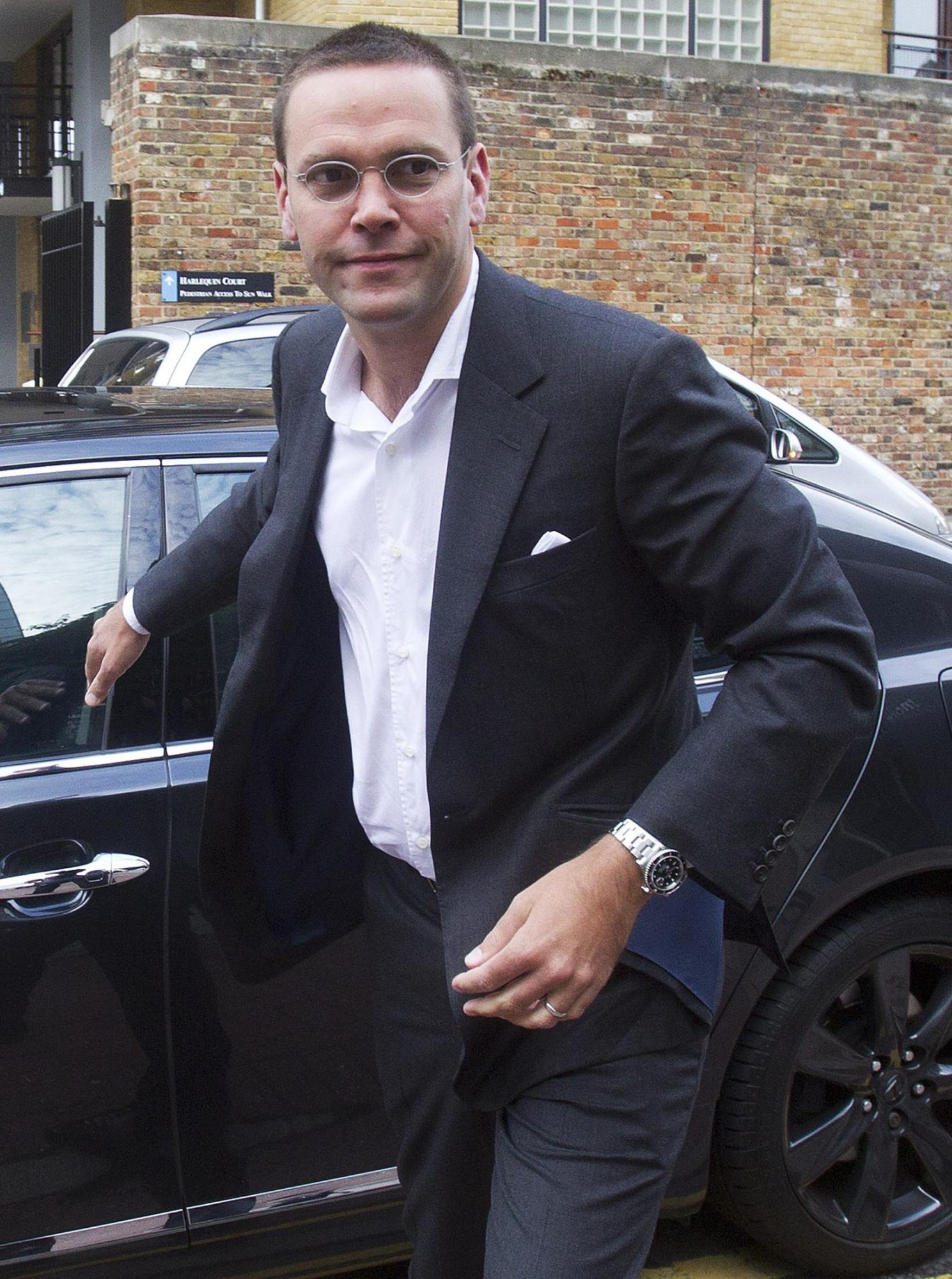 默多克被要求接受質(zhì)詢 新聞集團(tuán)或出售國際新聞公司