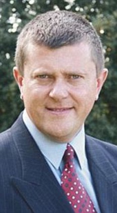 警民關系改善有新招?英一警察聯合會呼吁警員秀文身