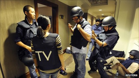 5名中國記者被困由利比亞政府軍把守的酒店(圖)
