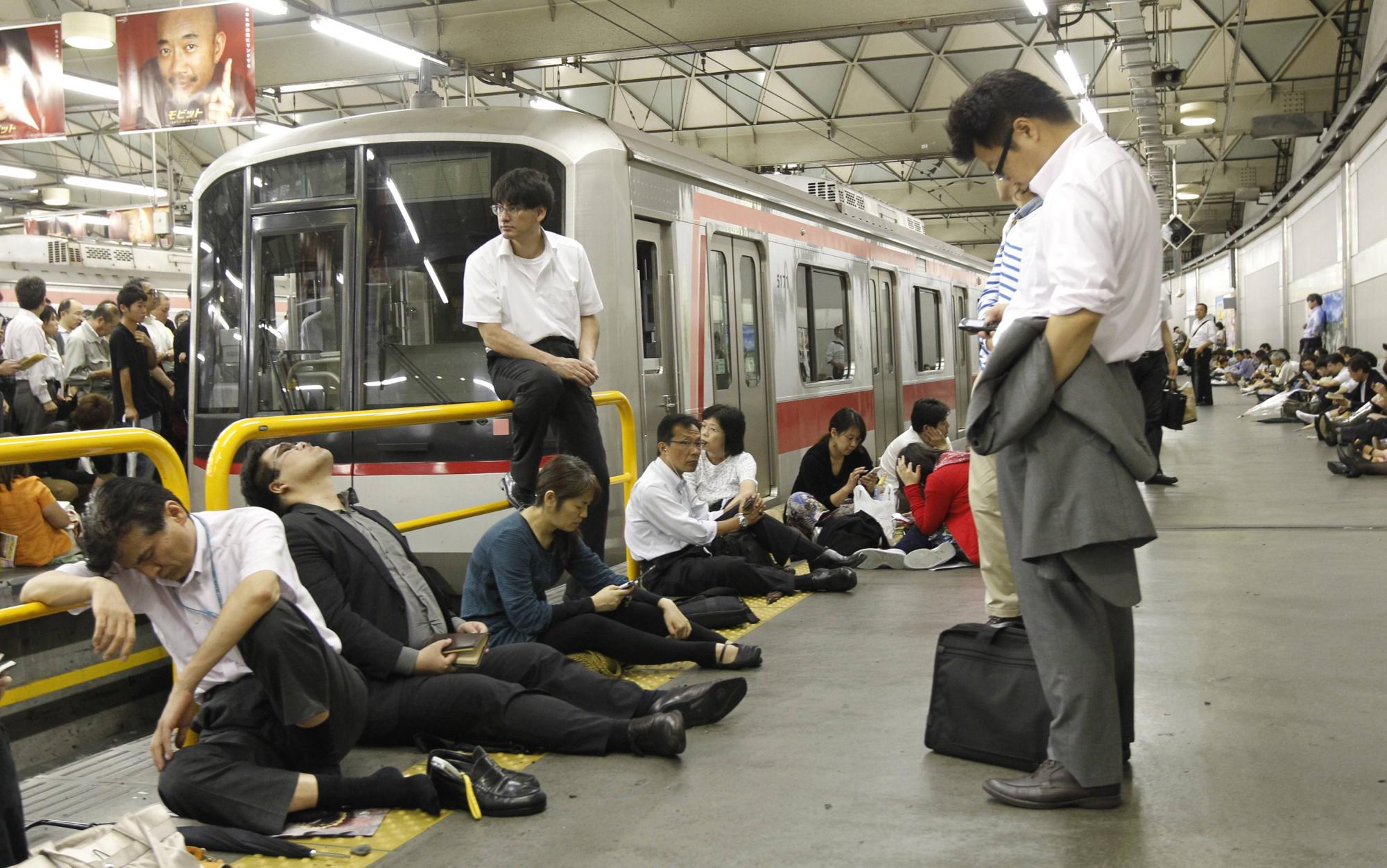 臺風“洛克”橫掃日本逾百萬人需要疏散 東京公交癱瘓