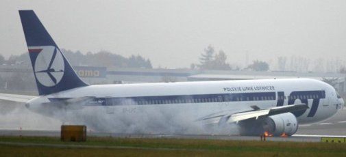 一架載231人客機波蘭迫降無傷亡 戰(zhàn)機護送(圖)