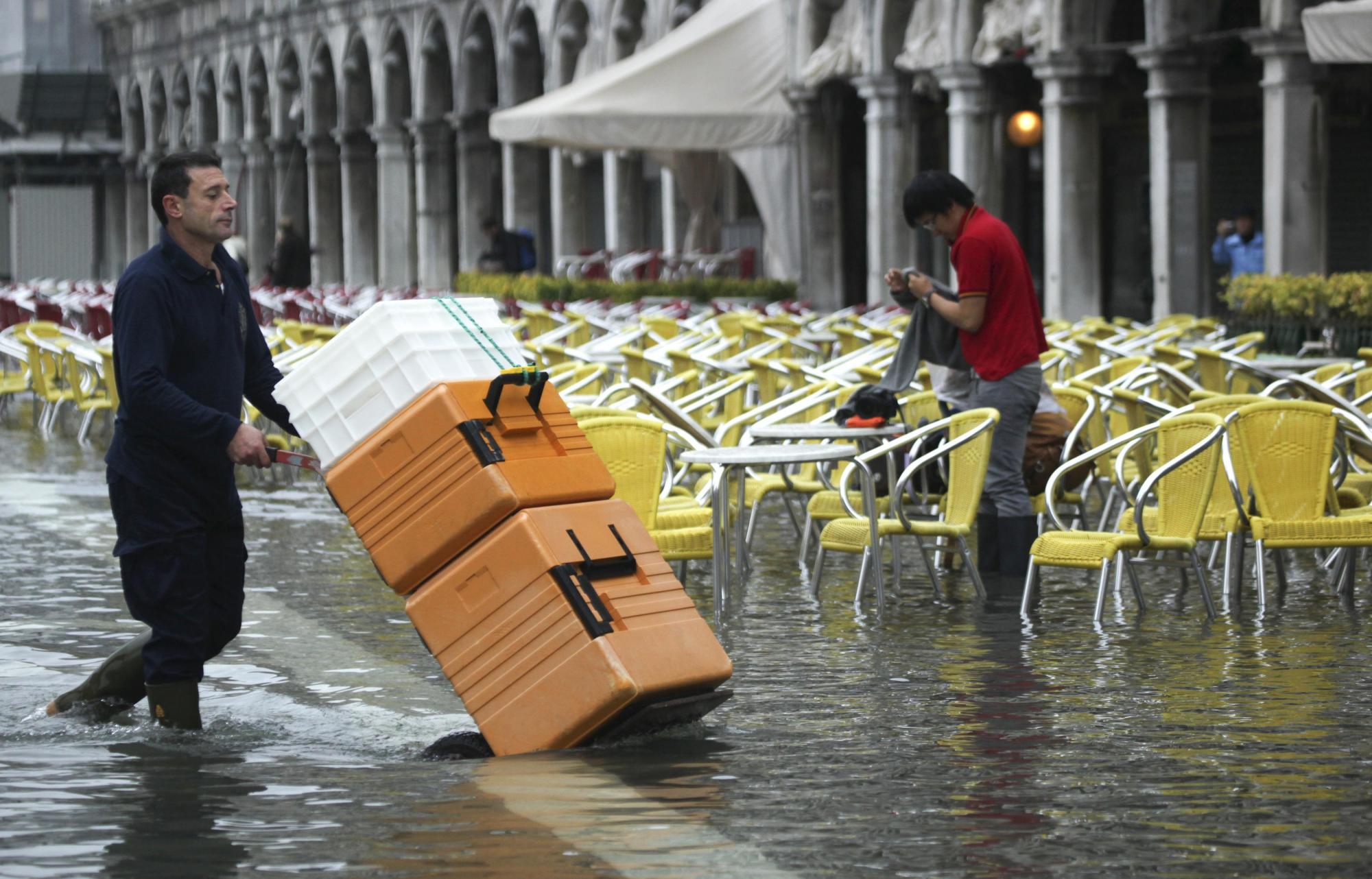 法國意大利遭持續強降雨侵襲 多人死亡數千人疏散