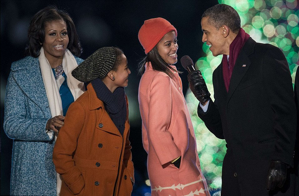 奧巴馬參加點亮國會圣誕樹儀式 溫情獻唱圣誕歌曲(圖片新聞)