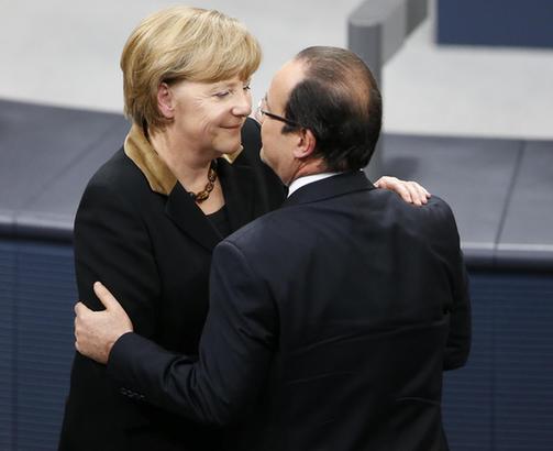 圖：德法兩國(guó)慶“金婚” 默克爾奧朗德“秀恩愛(ài)”