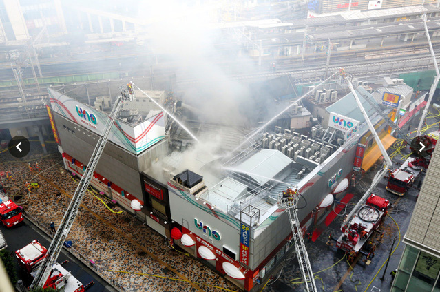 東京地鐵站附近發(fā)生大火 已燒毀4棟建筑物(圖)