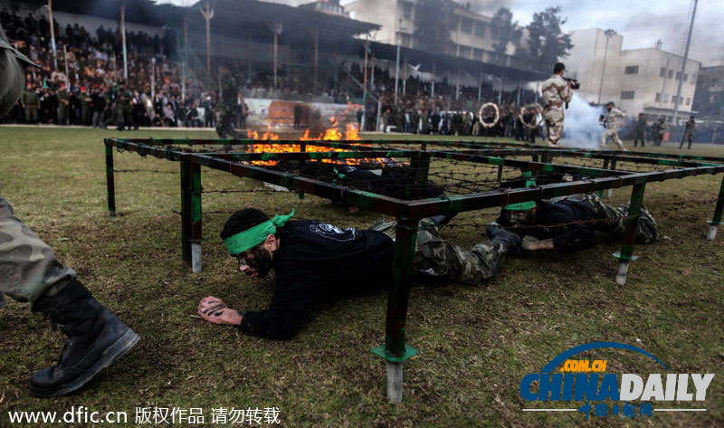 巴勒斯坦學生軍事訓練畢業(yè)式 有模有樣不輸真士兵