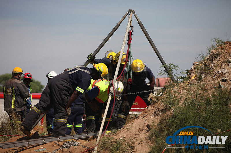 南非230名盜挖金礦礦工被困井下 人員陸續獲救
