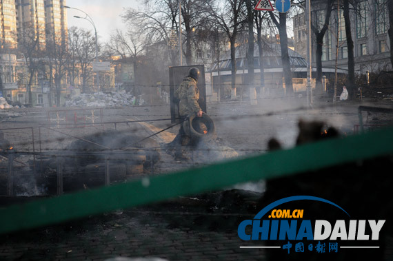 美國(guó)防長(zhǎng)稱贊烏克蘭軍方在沖突中保持中立
