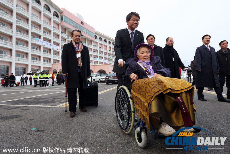 首輪朝韓離散家屬團聚結(jié)束 老人追車表達(dá)不舍