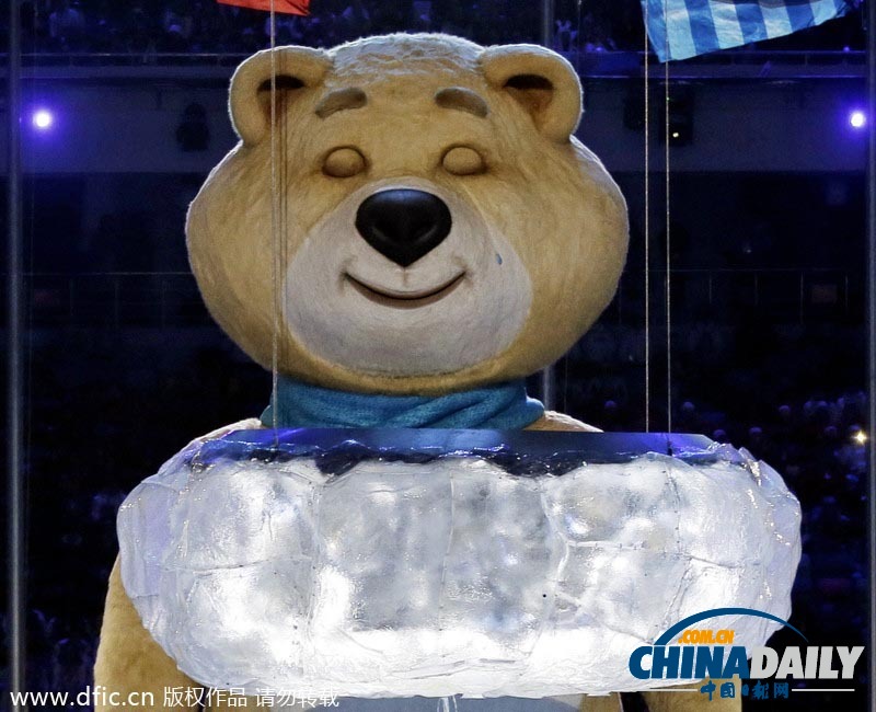 索契冬奧會閉幕式：吉祥物吹滅圣火