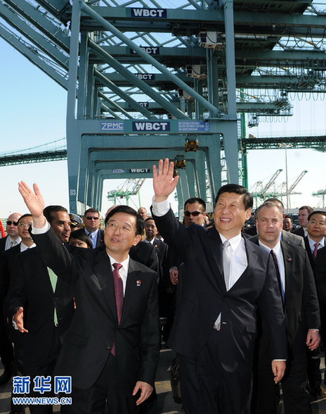 習(xí)近平在洛杉磯參觀中海運西港池碼頭