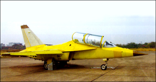 我國新教練機首飛成功