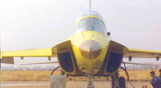 我國新教練機首飛成功