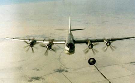 俄空軍演習(xí)亮看家本領(lǐng)