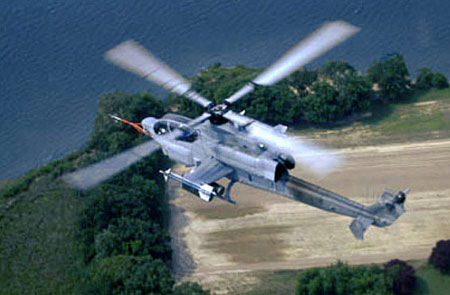 適應(yīng)戰(zhàn)場需要 美最新型攻擊直升機(jī)問世