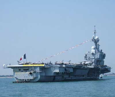 印法兩軍航母聯(lián)手軍演 演練協(xié)同作戰(zhàn)