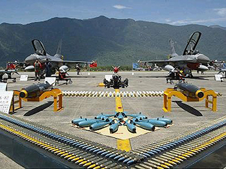臺(tái)F-16獲準(zhǔn)關(guān)島加油 或?qū)⒚琅炾?duì)拉下水