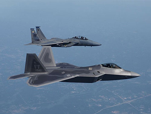 F-15數十年空戰(zhàn)不敗 F-22新銳開始換崗